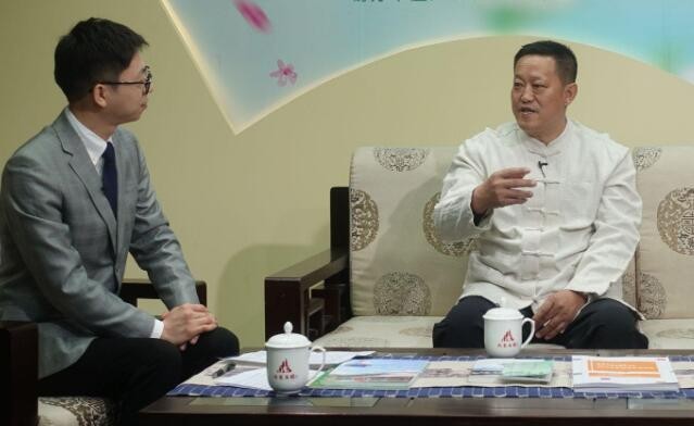 “研究表明 采用工具后 乌鸦表现得更加乐观” “研究表明 采用工具后 乌鸦表现得更加乐观”