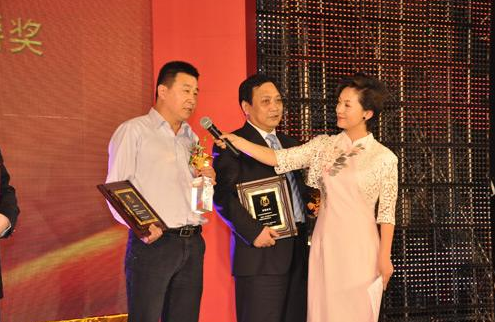 “欧盟选举后欧洲股市开盘走高菲亚特克莱斯勒股价上涨16%” “欧盟选举后欧洲股市开盘走高菲亚特克莱斯勒股价上涨16%”