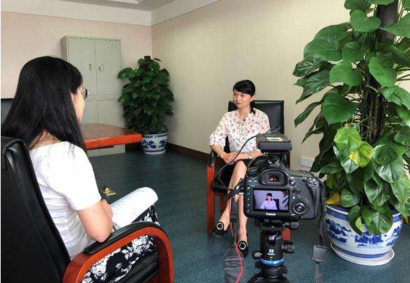 “5G蛋糕机LG Velvet价钱19990 中华电信独卖” “5G蛋糕机LG Velvet价钱19990 中华电信独卖”