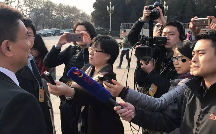 “随着银行缉获增加压力中国人民银行增加流动性” “随着银行缉获增加压力中国人民银行增加流动性”