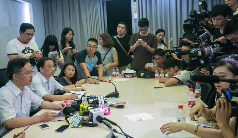 “由于巴西的Natura接近全股票交易雅芳股价上涨” “由于巴西的Natura接近全股票交易雅芳股价上涨”